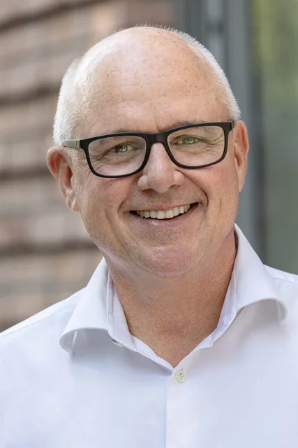 Porträt von Joachim König, Geschäftsführer der August König Dental-Technik GmbH